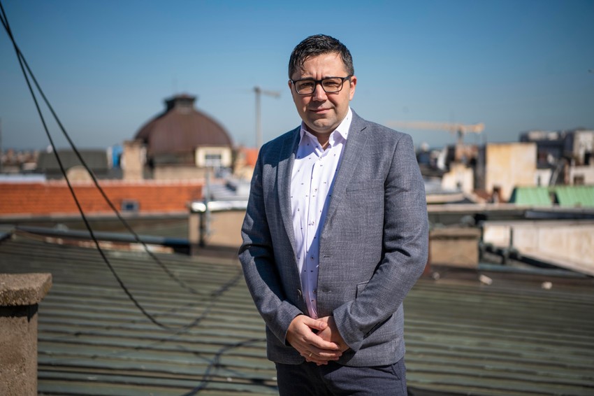 Efikasniju rehidrataciju pružaju napici koji sadrže kombinaciju ugljenih hidrata, vitamina i elektrolita, kaže doc. dr Srđan Marković