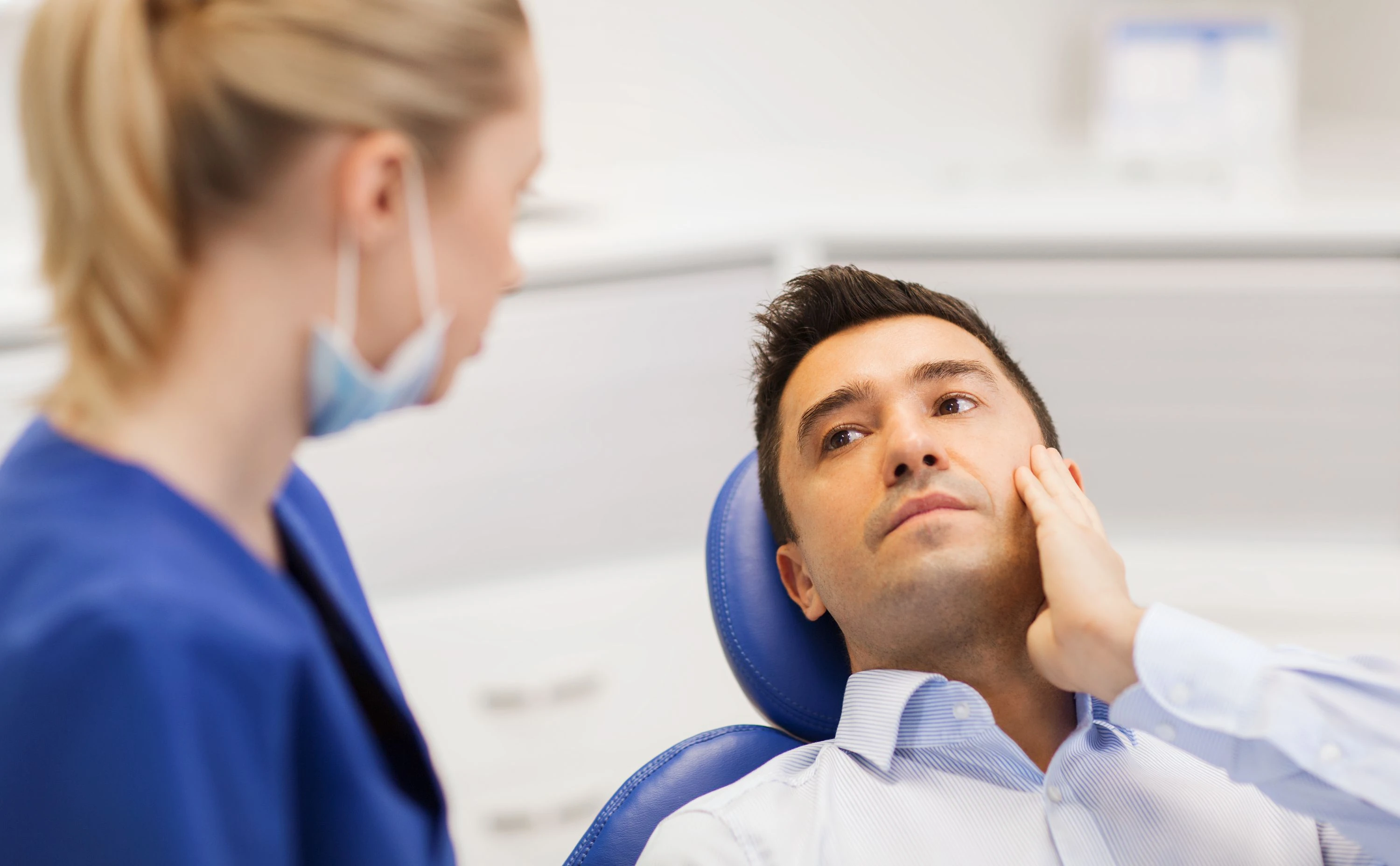 Dentysta Włożył Coś Do Dziury Po Zębie
