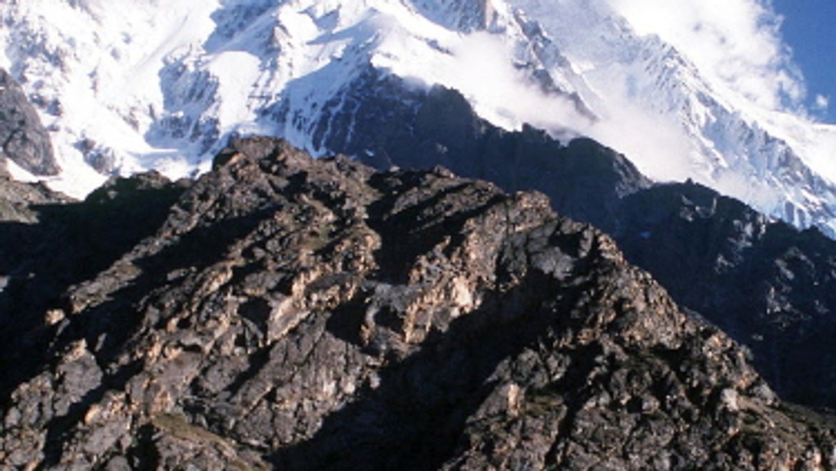 W piątek o godzinie siódmej rano czasu polskiego na szczycie Nanga Parbat (8126 m) stanął uczestnik wyprawy unifikacyjnej Polskiego Związku Alpinizmu Marcin Kaczkan. Tym samym po raz pierwszy w życiu zdobył szczyt ośmiotysięczny.