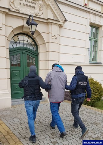 Policjanci z Olsztyna zatrzymali 33-letniego mężczyznę. Składał dzieciom propozycje seksualne [WIDEO]