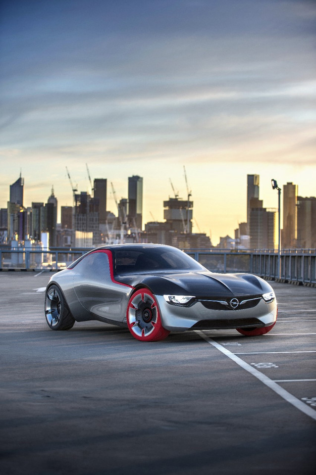 Genewa 2016: Opel GT Concept ukazuje wizjonerskie wnętrze