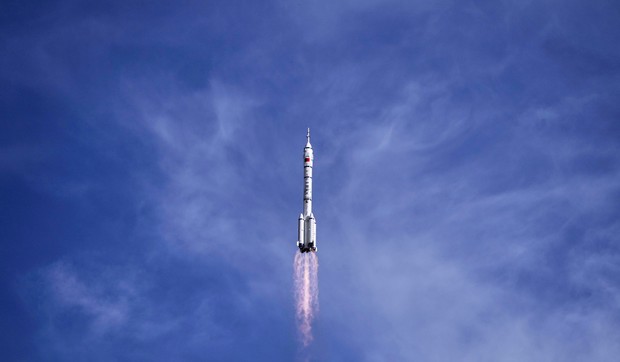 Kina lansirala svemirsku letelicu Šendžou-20 sa tročlanom posadom