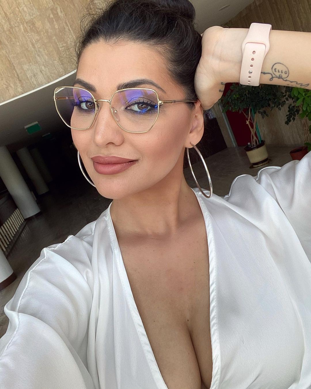 Influencerka, podnikateľka, speváčka a herečka Mamba Dasha Šarközyová.