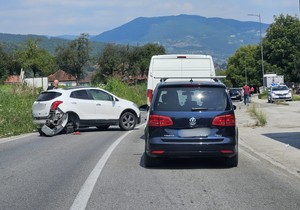 Beograđanin ostao bez oba točka na kolima na putu u Velikoj Župi 