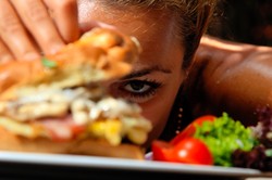 Jak nie jeść? Grzeszki żywieniowe, które rujnują dietę