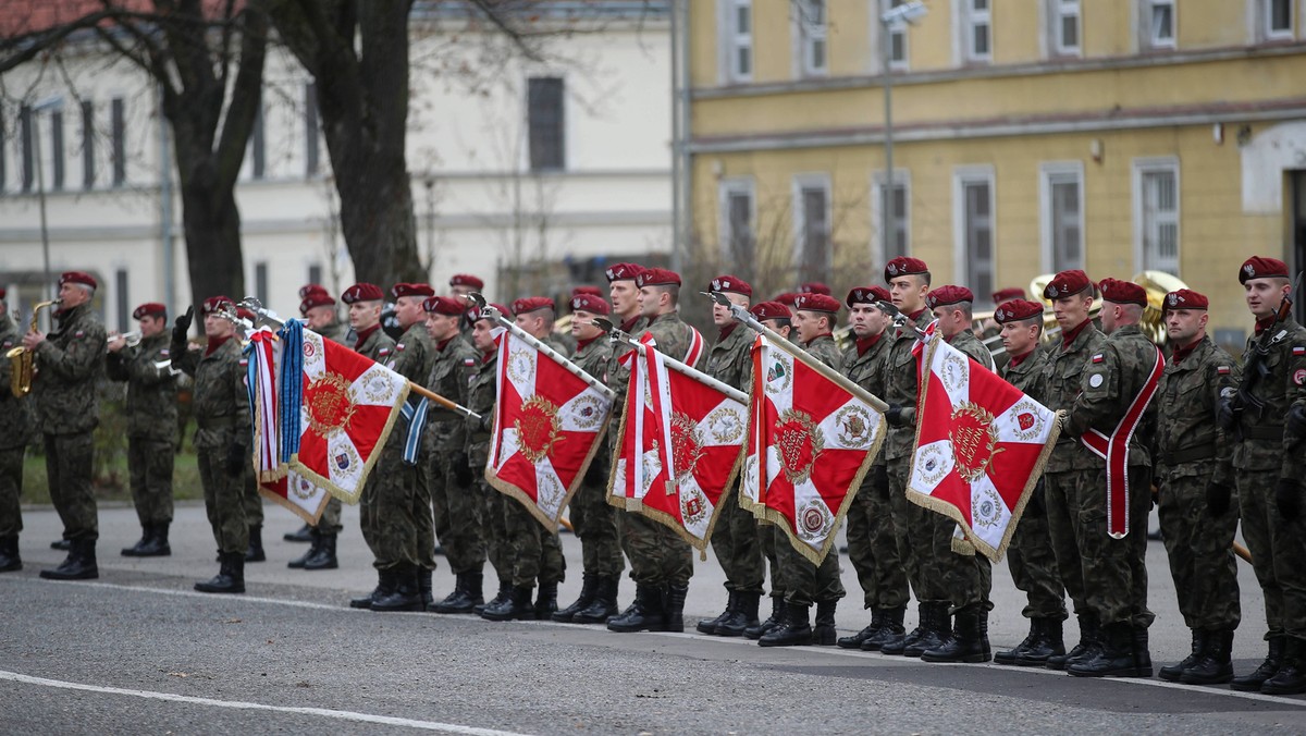 Dekomunizacja. MON chce usunięcia z wojska patronów zw. z PRL