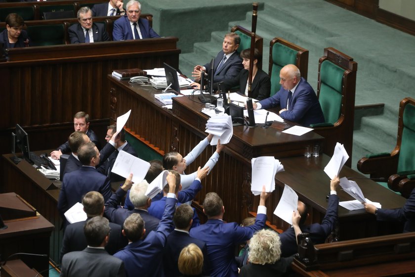 SEJM ZAJMUJE SIE PROJEKTEM USTAWY O SN