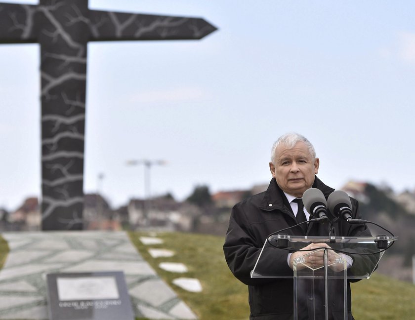 Kaczyński na odsłonięciu pomnika smoleńskiego