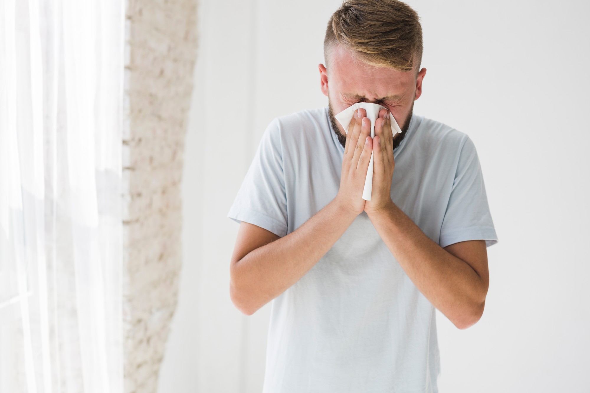 Pri peľovej alergii je kľúčová rýchla úľava od upchatého nosa a svrbenia očí, preto by domáca lekárnička mala obsahovať vhodné antihistaminiká aj zvlhčujúce spreje.