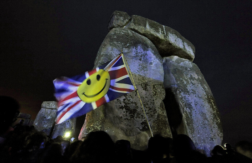 BRITAIN SUMMER SOLSTICE (Summer solstice at Stonehenge)