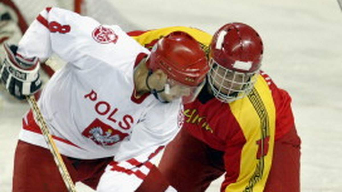 Jakub Witecki i Damian Słaboń juz po wygranym meczu z Litwą 5:1 na mistrzostwach świata I Dywizji w hokeju na lodzie, zakończyli udział w imprezie.