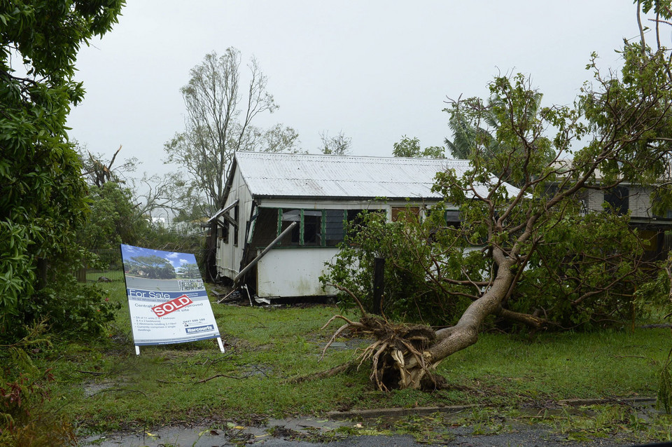 AUSTRALIA CYCLONE MARCIA (Cyclone Marcia hits Queensland)