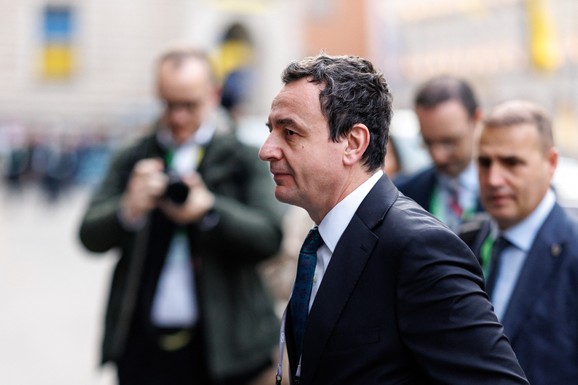 BRISANJE SRPSKIH ŽRTAVA Kurti usvojio zakon koji mu omogućava da još lakše "lovi" Srbe za navodne ratne zločine na KiM