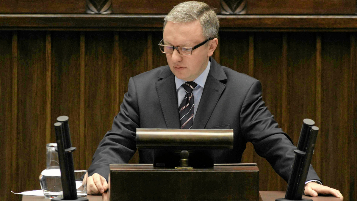 Bez pracy jest dziś co czwarty mieszkaniec UE w wieku od 15 do 24 lat. W Polsce stopa bezrobocia młodych wynosi 28 proc. - W Polsce sprawa bezrobocia młodzieży ma jeszcze jeden dodatkowy i dramatyczny wymiar. Jest nim masowa emigracja za chlebem z Polski do innych krajów Unii - mówi w rozmowie z Onetem Krzysztof Szczerski.