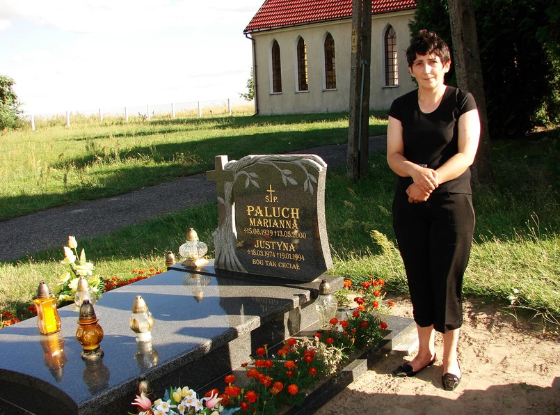 Grażyna Pothaniak codziennie odwiedza grób najbliższych