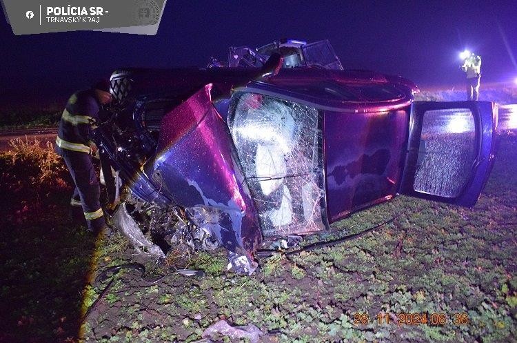 Vodič auta sa zranil pri zrážke s traktorom.