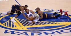 Liga NBA: Golden State Warriors o krok od mistrzowskiego tytułu