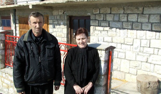 124096_1202-sjenica1-milanko-i-vodosava-ispred-kuce