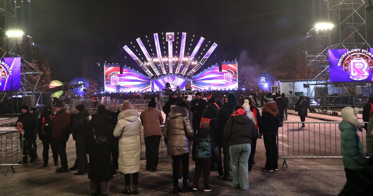 Przyjechali na sylwestra z TV Republika. Chcieli wnieść to pod scenę. Ochrona ustąpiła po protestach