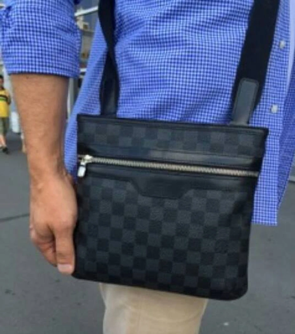 Tašna koju je Nebojša zaboravio u kafiću