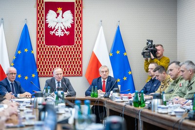 Wiceszef MSWiA ostrzega: przygotuj się na trzy dni bez pomocy państwa. Jakie zapasy warto mieć?