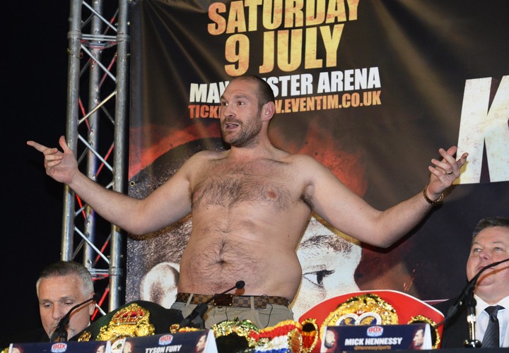 Ten grubas będzie walczył z Kliczką. Fury pokazał swój brzuch