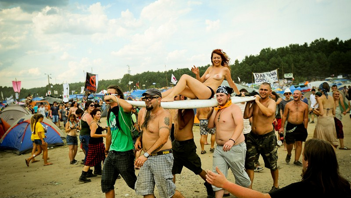 Przystanek Woodstock 2012 - publiczność (fot. Artur Rawicz/wosp.org.pl)