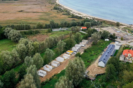 "Covidowe" osiedle nad Zatoką Pucką. Sprawę bada nadzór budowlany