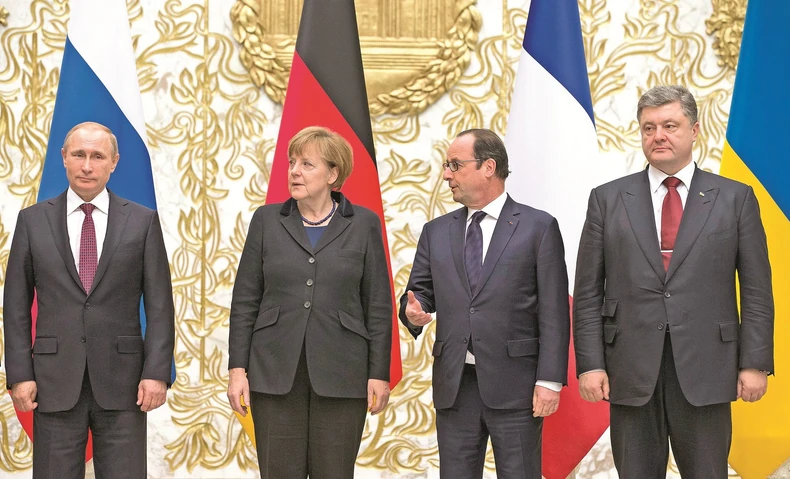 587859_merkel-putin-oland-01foto-ap