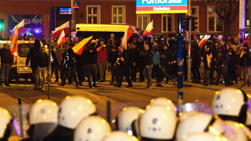Wrocław. Po rozwiązaniu Marszu Polaków policja użyła armatek wodnych