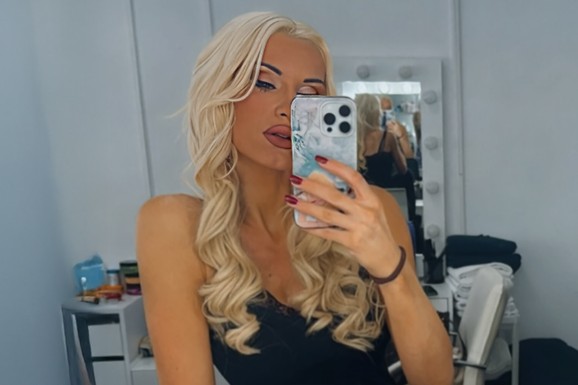 DA LI JE MOGUĆE DA OVAKO IZGLEDA MESEC DANA NAKON POROĐAJA Glumica (33) rodila dete košarkašu: Sada pozirala u uskom kombinezonu i oduševila