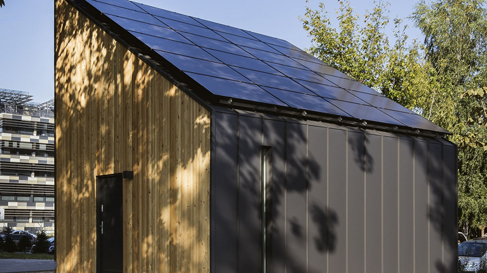 Całoroczny ekologiczny dom, który generuje więcej energii niż zużywa to projekt polskiego startupu Solace House