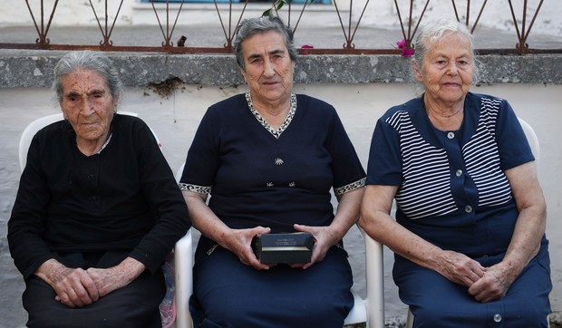 Bake iz Sikamnije: (L-D) Efstratia Mavrapidu, Emilija Kamvisi i Marica Mavrapidi