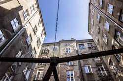 W Polsce jest już prawie 73 tys. gminnych pustostanów. Wielu nie uda się uratować