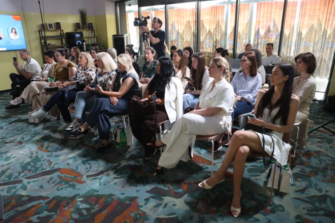Panel Blic žene: „Summer Glow Up: Pokreni svoje leto“
