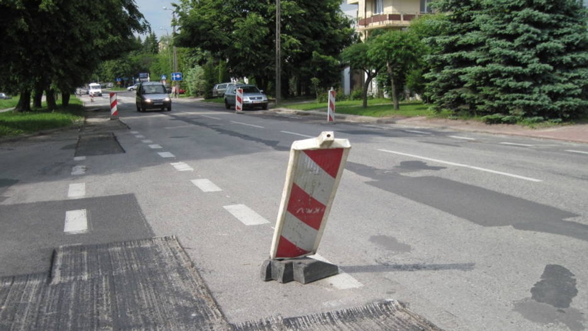 Entuzjastycznie witane przez rowerzystów jesienią ubiegłego roku specjalne pasy dziś wywołuje nieco inne emocje - informuje portal mmlublin.pl.