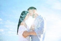 Jak rozkochać w sobie konkretny znak zodiaku? Tak zdobędziesz jego serce