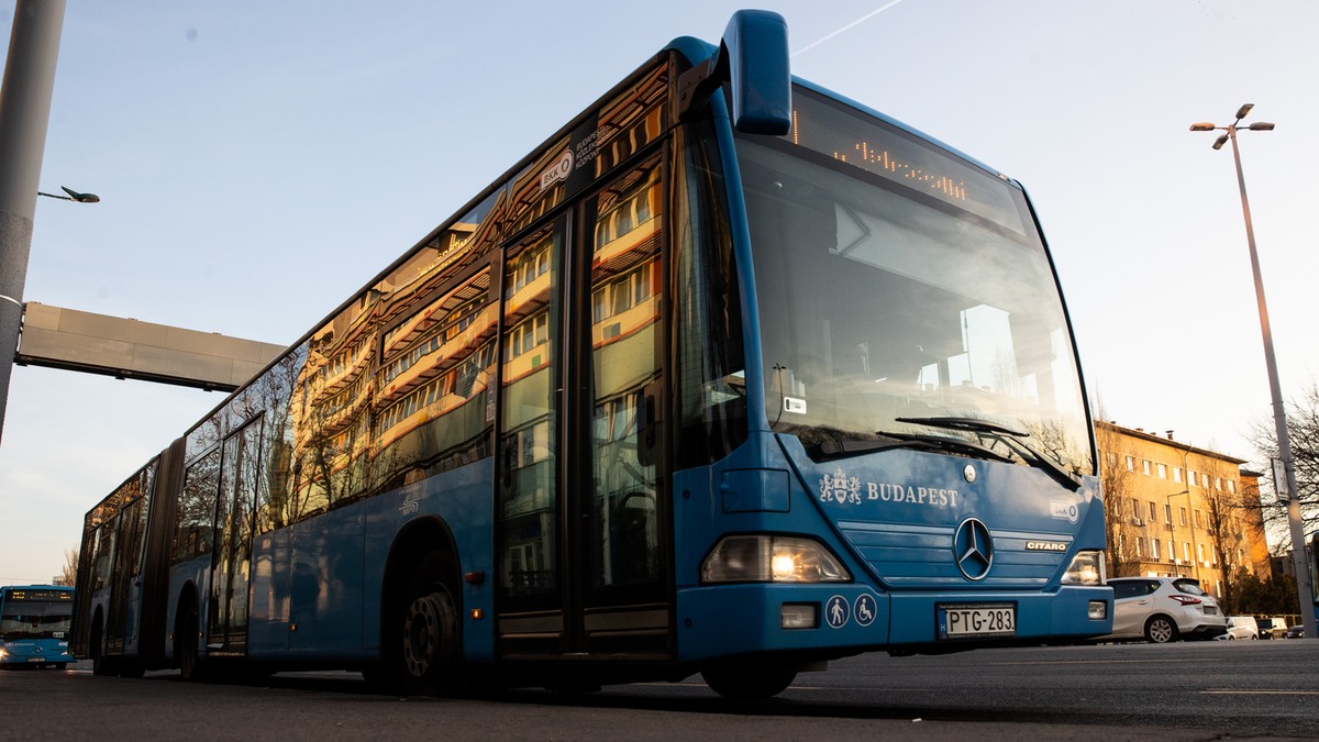50 új csuklós buszt kap Budapest: ezek a városrészek járnak jól