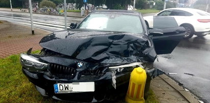 Wrocław: wypadek z udziałem karetki. Nieprzytomna ratowniczka trafiła do szpitala