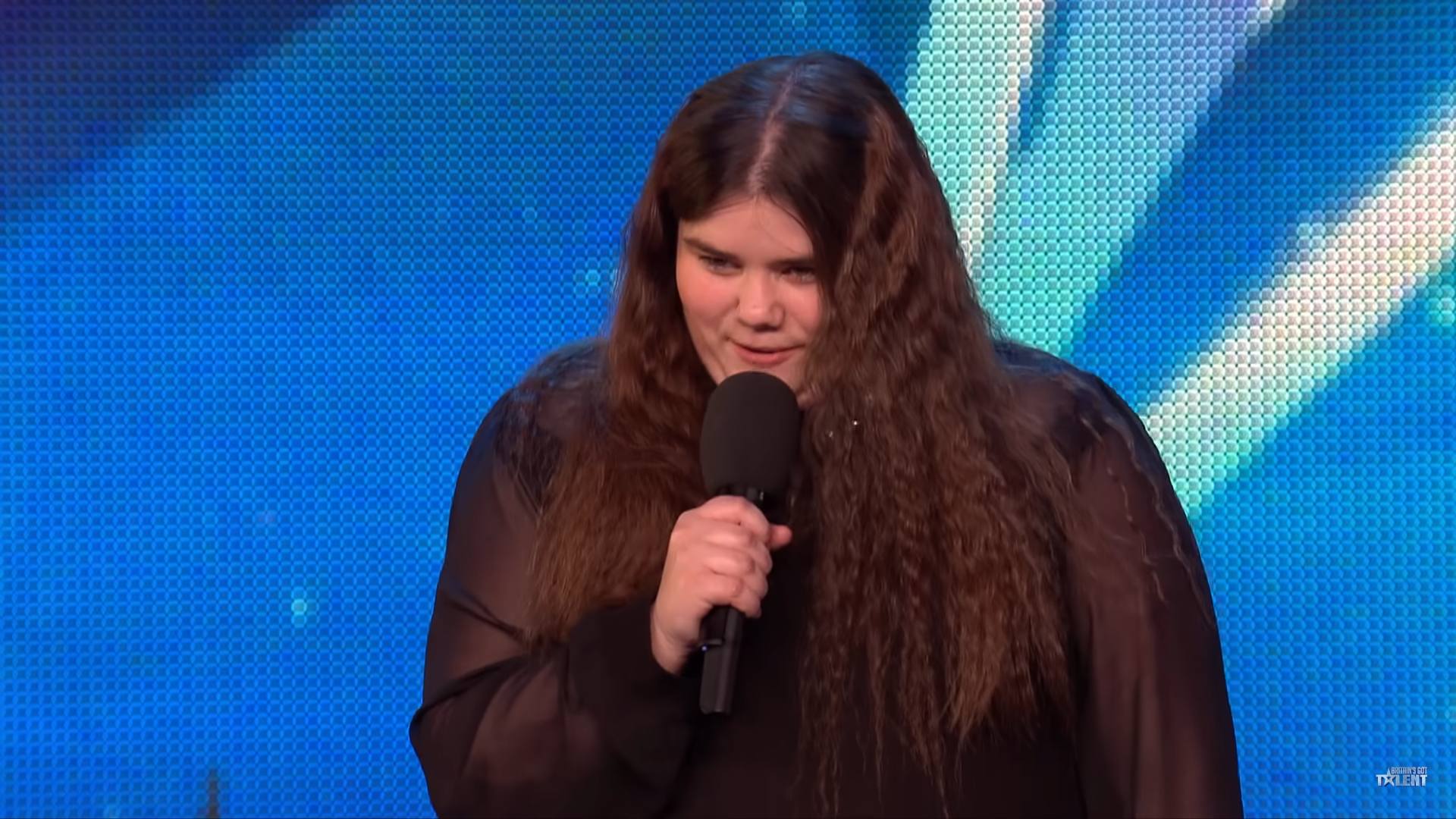 Zomrela operná speváčka a semifinalistka talentovej šou Británia má talent, Emma Jonesová.