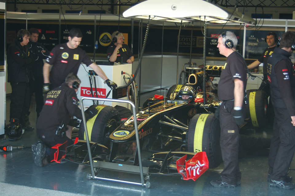 Nick Heidfeld w barwach Lotus Renault GP