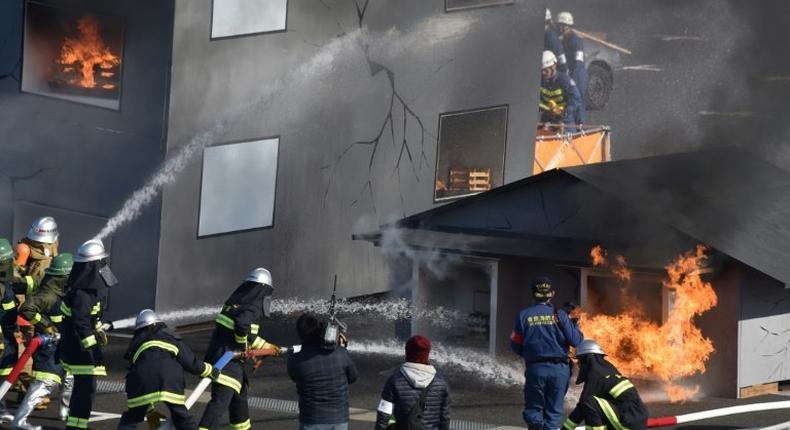 The Tokyo metropolitan government is busy drawing up a multilingual evacuation manual with instructions for overseas Olympic visitors, who come for the 2020 Games, due to be ready early in 2018, while disaster awareness exercises for foreigners have also begun.