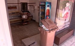 Autem wjechała do sklepu, bo pomyliła biegi. Dwie osoby w szpitalu