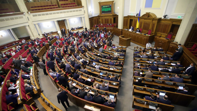 Ukraina: bójka i przepychanki w parlamencie