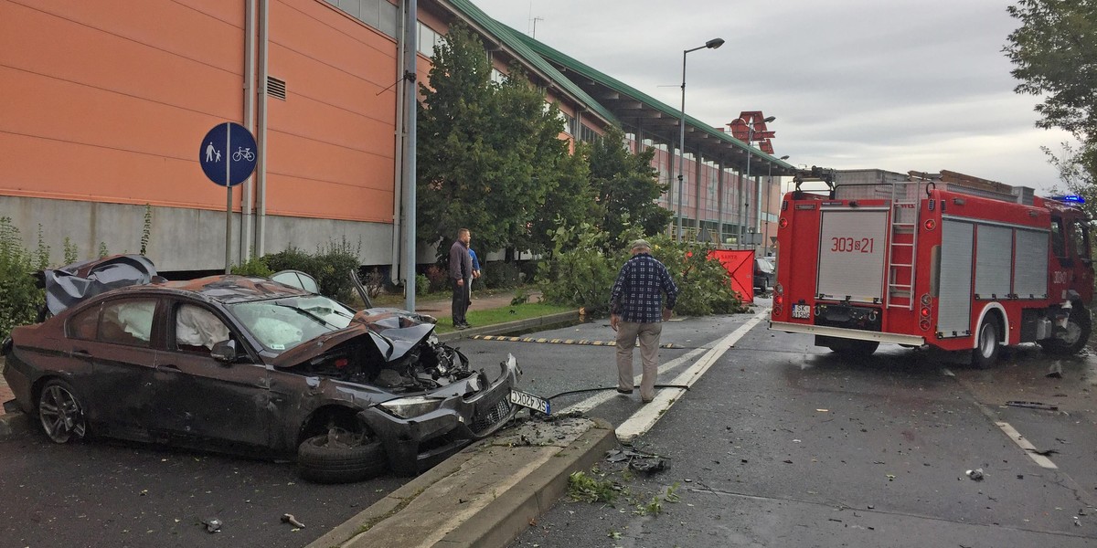 Tragiczny wypadek na DTŚ. Auta spadły z nasypu. 