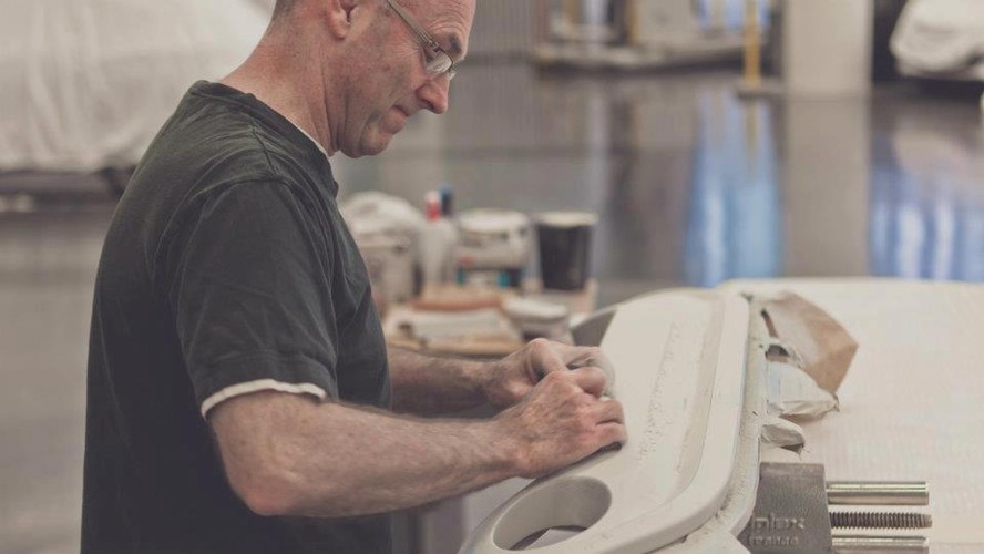 Fachowcy z Citroena są bardzo dumni z matowego lakieru z efektem tekstury - ich zdaniem powierzchnia o specjalnej fakturze wychwytuje światło i jeszcze bardziej podkreślając kształty auta