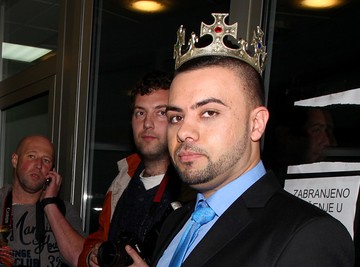 OD LUDILA NA TV-u DO PRAVOG GOSPODINA: Voditelj konačno spreman da STANE NA LUDI KAMEN, ona ga je potpuno oborila s' nogu!