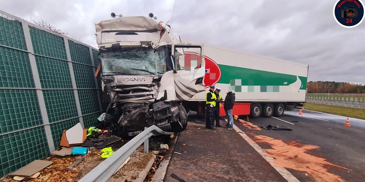 Kobyłka, wypadek na S8. Tir wjechał w autokar