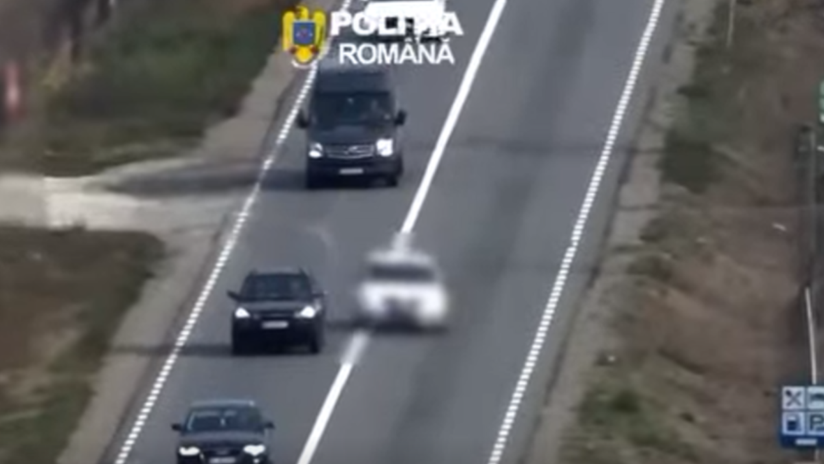 Amendă de peste 1.200 de lei pentru un șofer cu 7 pasageri în mașină și cauciucuri uzate care a depășit pe linie continuă, pe DN1 în Bihor