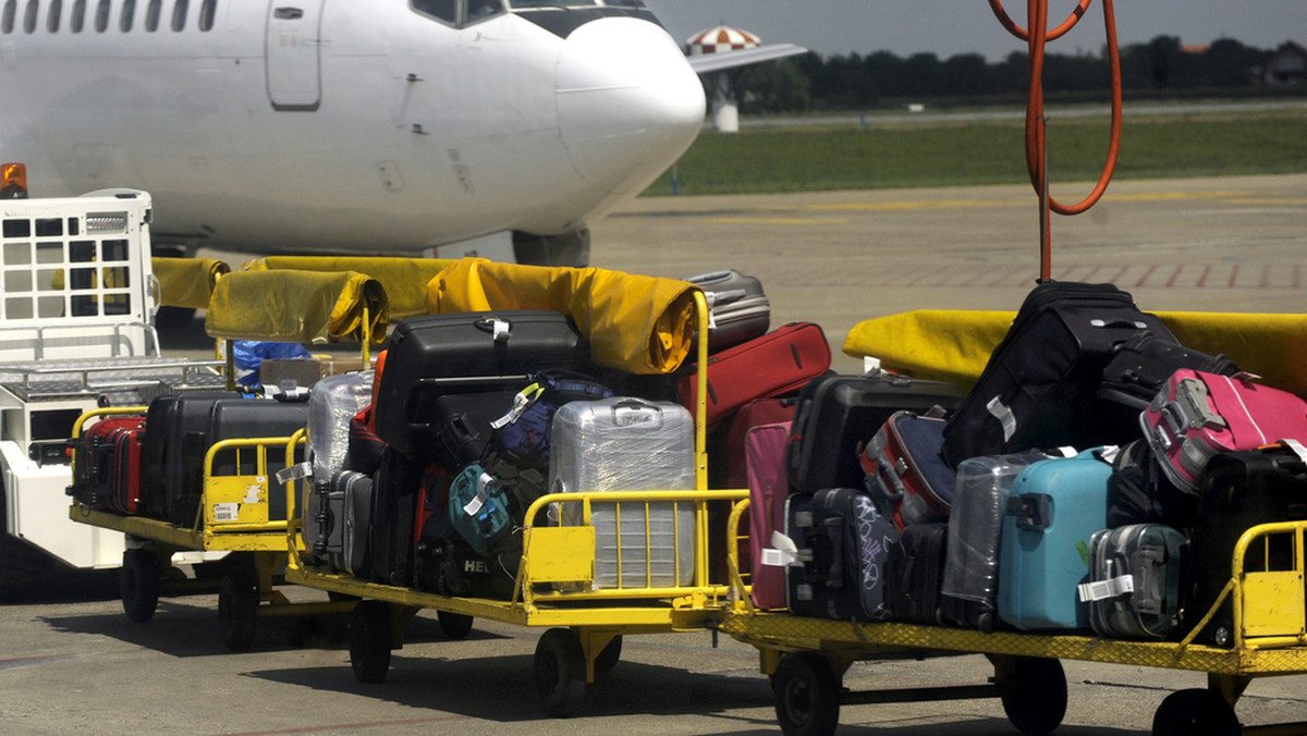 Pracownicy lotniska na wakacyjnej wyspie kradli walizki. Wielu Polaków tam podróżuje